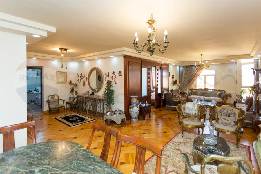 شقة للبيع 210 م سابا باشا (خطوات م شارع ابو قير)