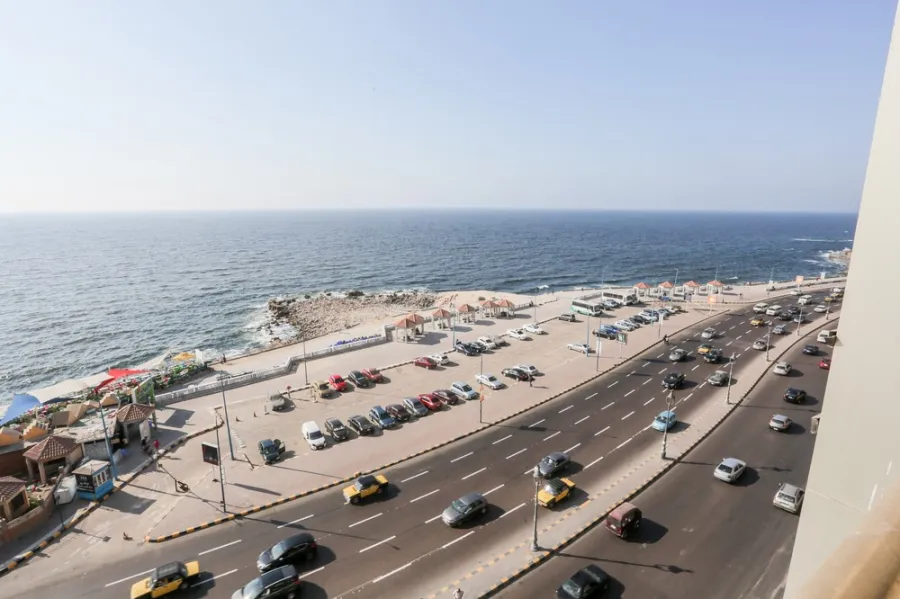 شقة للبيع 130م كامب شيزار- على البحر مباشرة