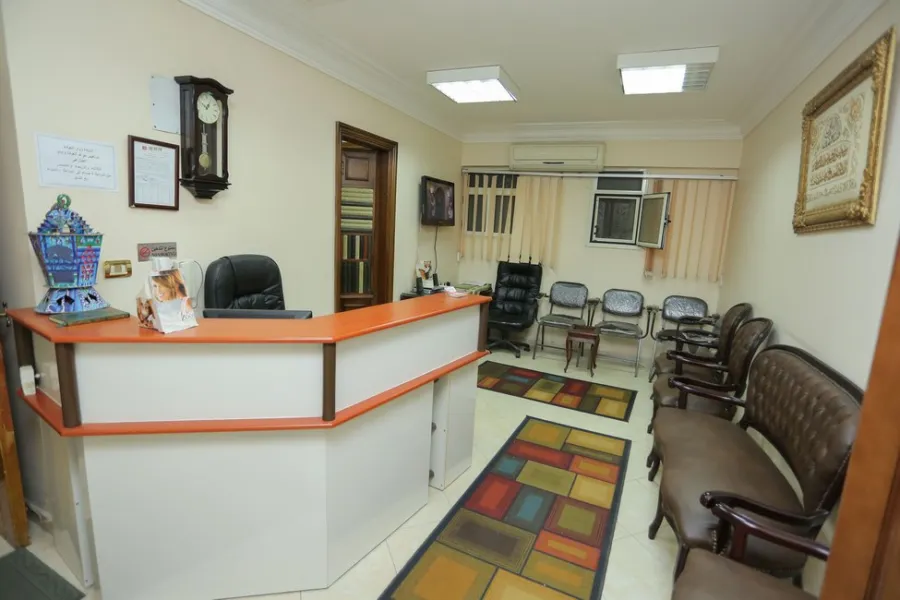 عيادة للبيع 60م سبورتنج (أمام نادي سبورتنج)