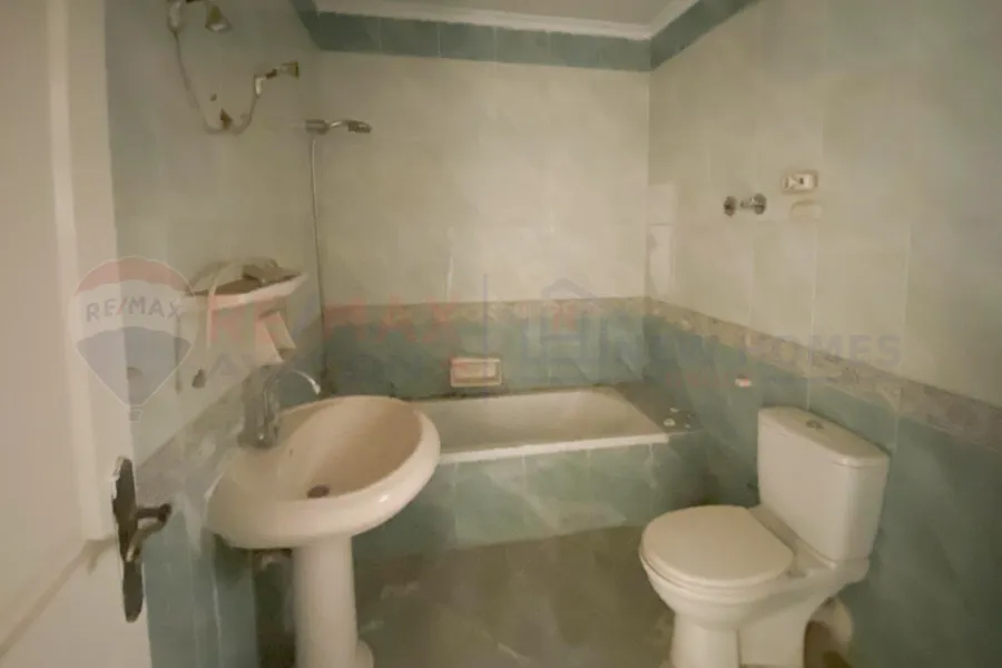 شقة للبيع 176 م سموحة (المربع الذهبي)