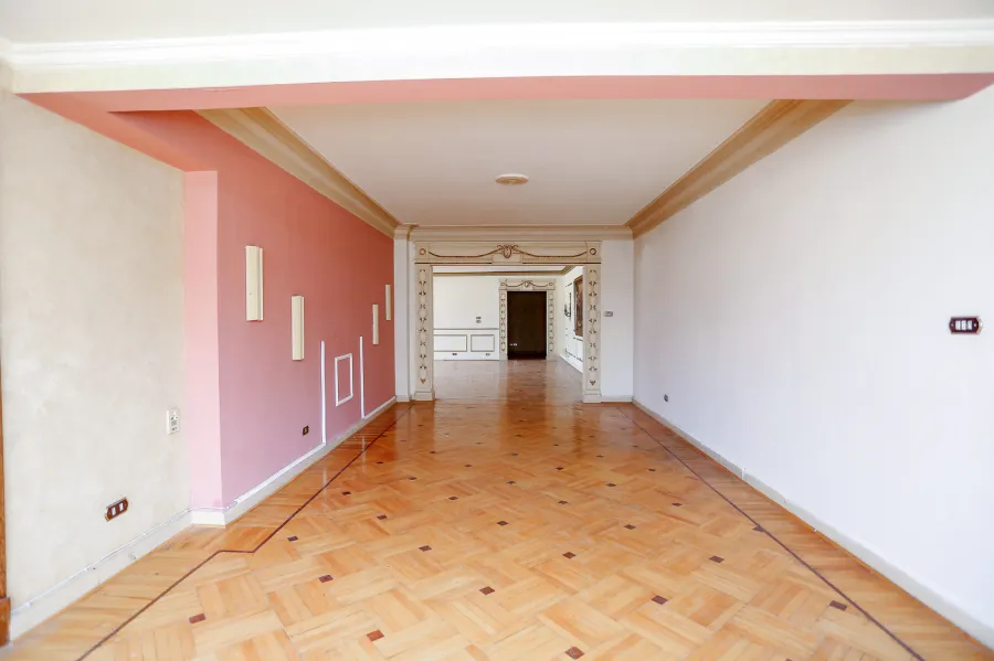 شقة للبيع 320 م جناكليس (علي الترام مباشرة)