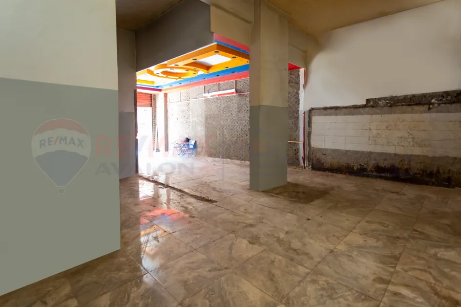 Corner shop for rent 121 m Janaklis (directly on the tram)