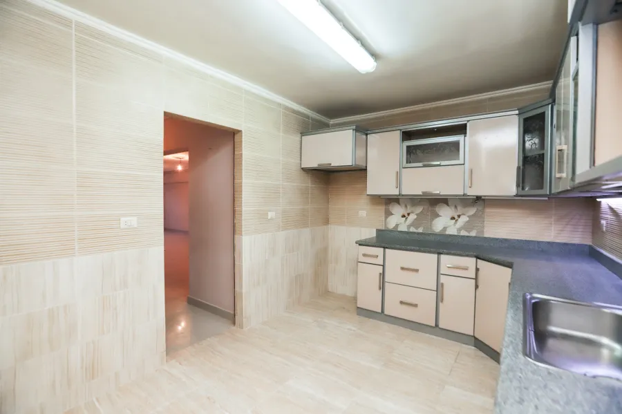 شقة للبيع 195 م مصطفي كامل ( ش ابو قير مباشرة )