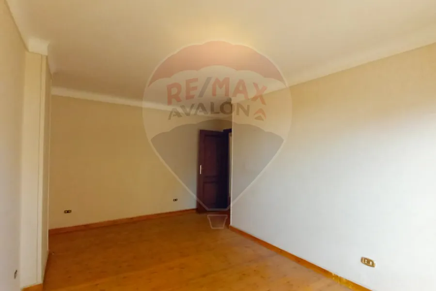 شقة للبيع 140 م كفر عبده (خطوات من ميدان سانت جيني)