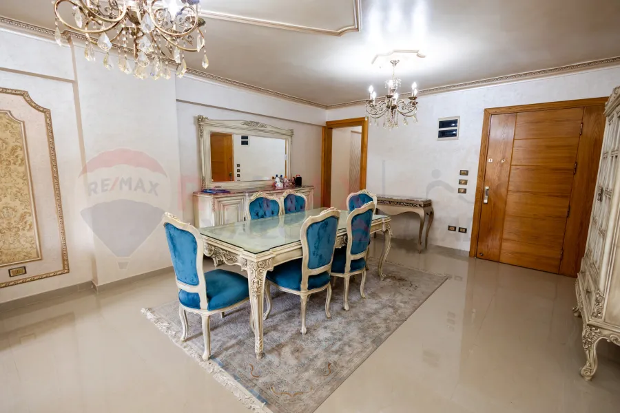 Apartment for sale 200 m Janaklis (steps from Abu Qir St.)