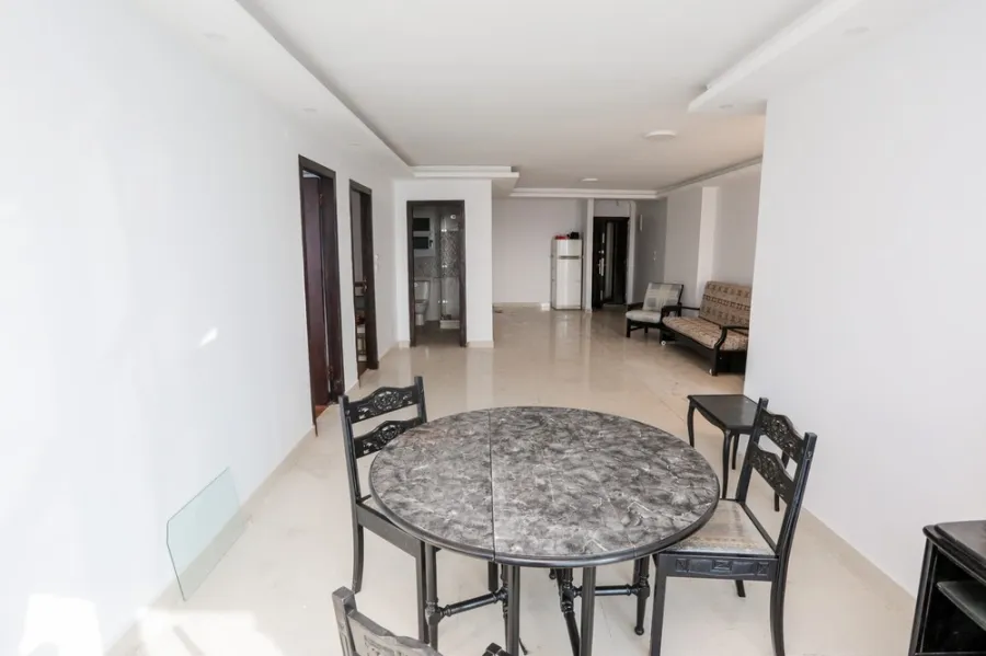 شقة للبيع 130م كامب شيزار- على البحر مباشرة