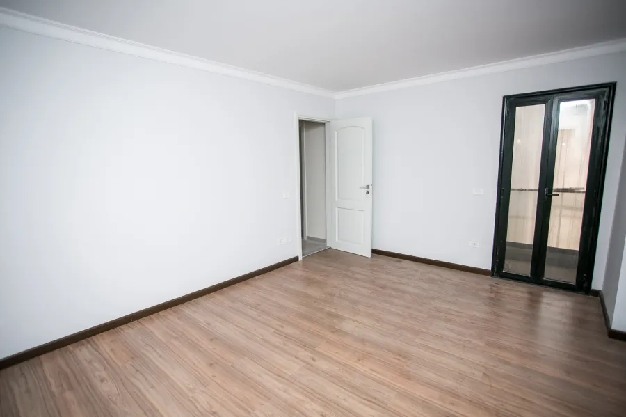 شقة للبيع 223م لوران - على الترام مباشرة