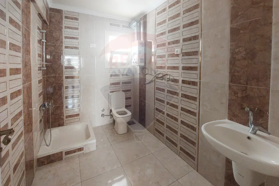 شقة للايجار 181 م سموحة (كومباوند الصيادلة)