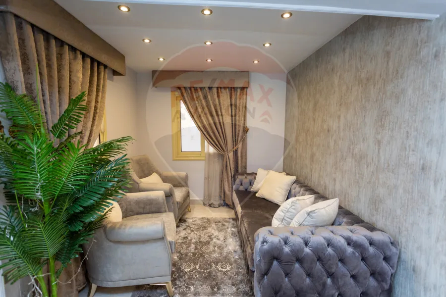 Apartment for sale 140 m Lauran (directly on the sea)