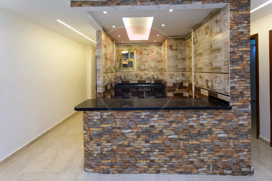 شقة مرخصه للبيع 120 م سموحه (كومباوند في ش النصر)