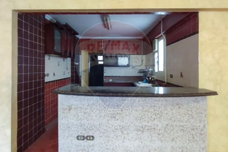 Apartment for sale 230 m Gleem (Moustafa fahmy st. next to elshrouk hospital)