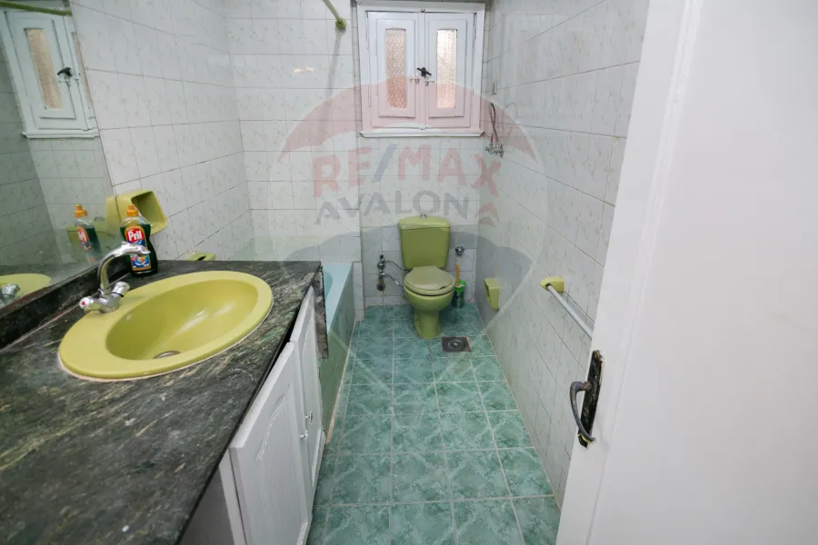 شقة للبيع 160 م سموحة (ش مصطفي كامل - خطوات من نادي سموحة)