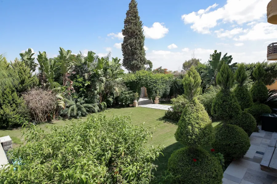 فيلا مستقلة للبيع 1100م  كينج مريوط (أعلي ربوه في البحيرة - خطوات من هيلتون كينج رانش والأستاد)