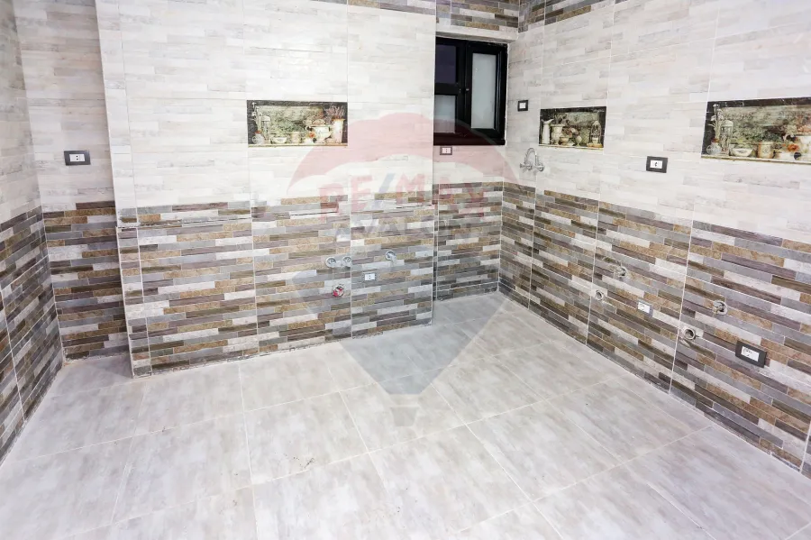 شقة للبيع 166 م سموحة (كومباوند ايست تاورز - ش مدرسة الريادة)