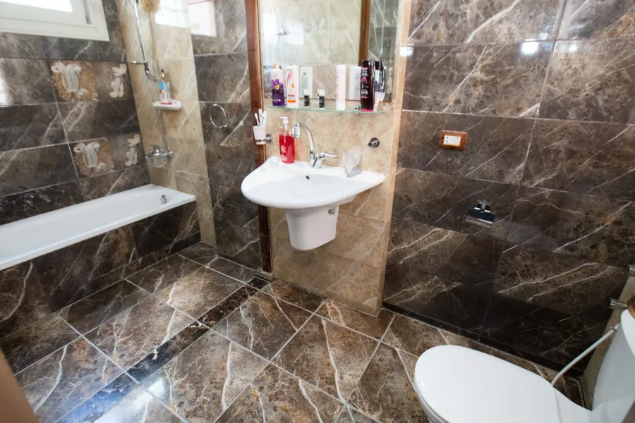 شقة للبيع 360 م + 360 م رووف ملكية خاصة سموحة (كومباوند حدائق اللوتس - ش الهيلتون )