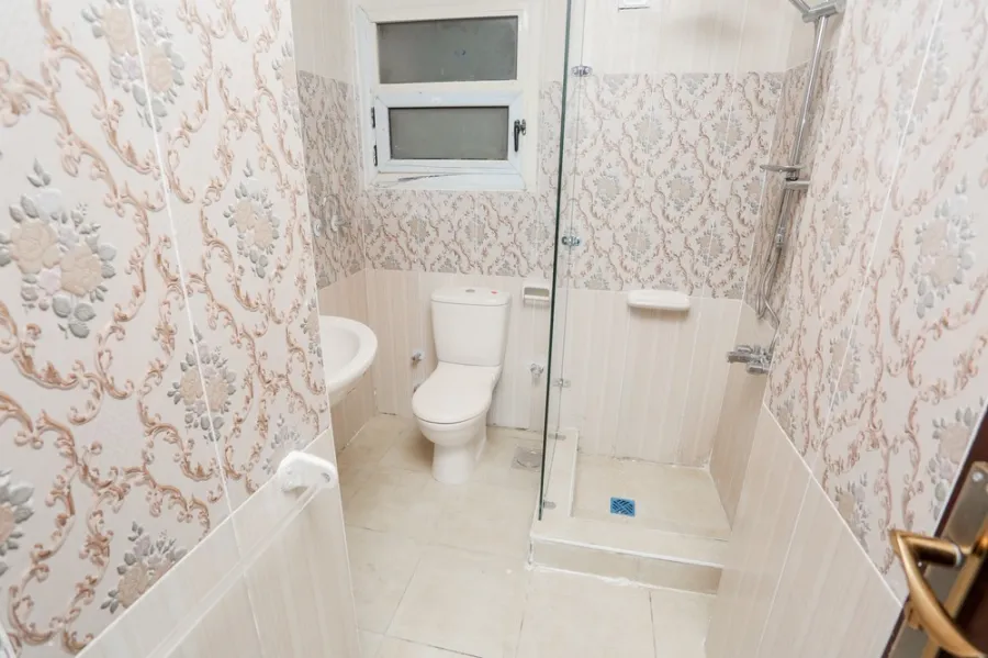 شقة للبيع 130م كامب شيزار- على البحر مباشرة