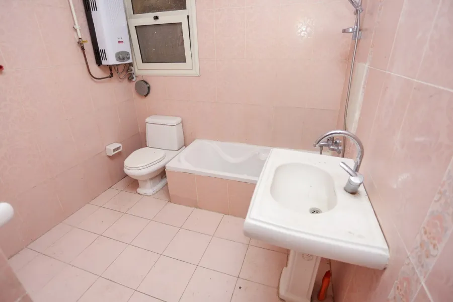 شقة للبيع 185م سموحة (كومباوند الشرطة - بجوار جامعه فاروس)