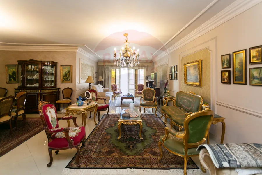 شقة للبيع 311 م لوران (علي الترام مباشرة)