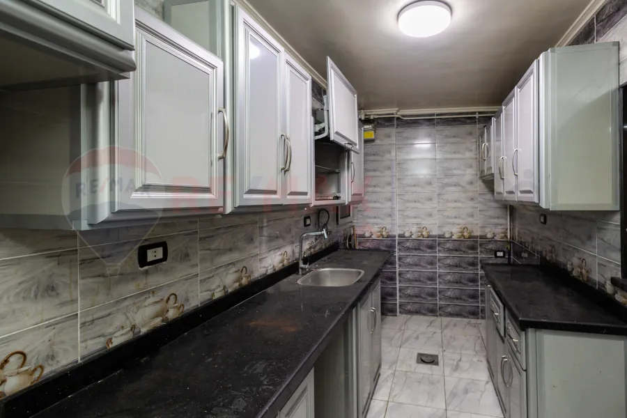 شقة للبيع 187 م كليوباترا (علي البحر مباشرة)