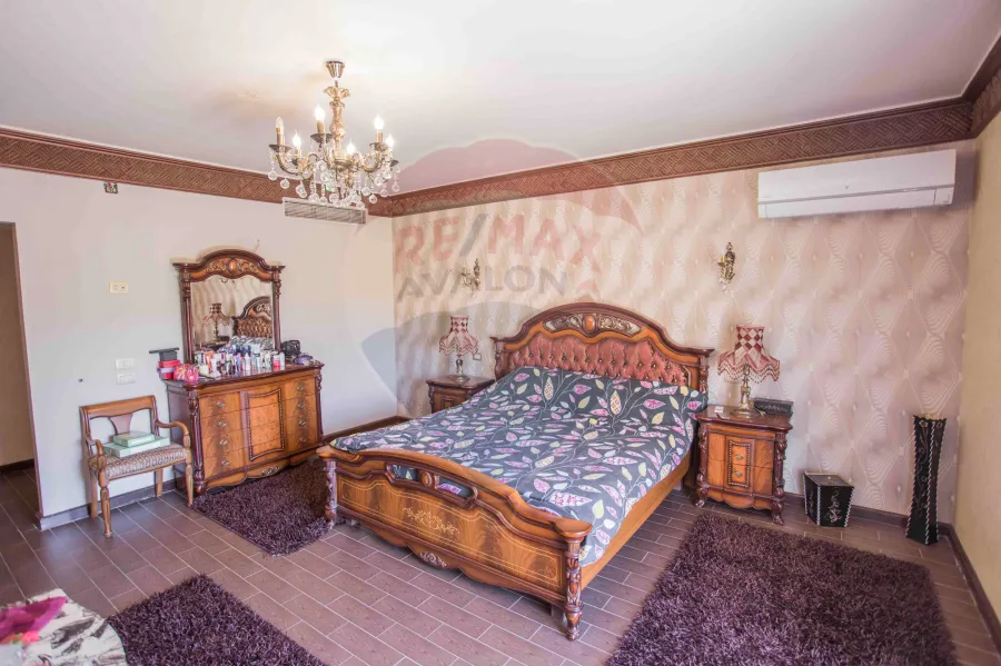 فيلا تريبلكس مفروشة للايجار475 م محرم بك (كومباوند ميروزا بجوار كارفور)