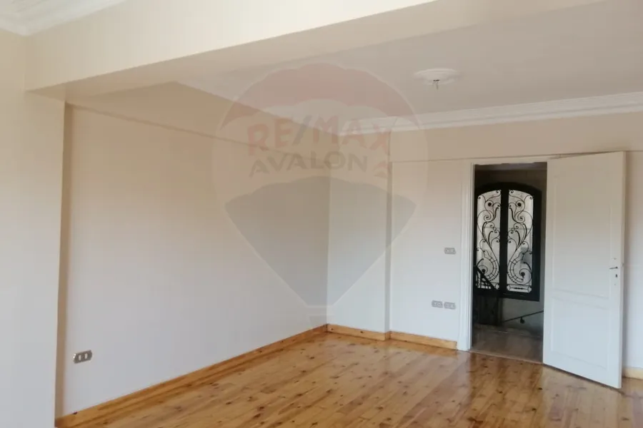 Duplex for rent 300 m Zizinia (on Abu Qir St.)