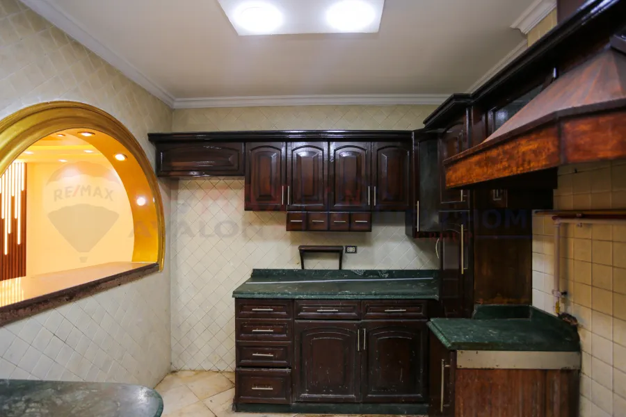 شقة للبيع 200 م زيزينيا (علي الترام مباشرة - برج براند)