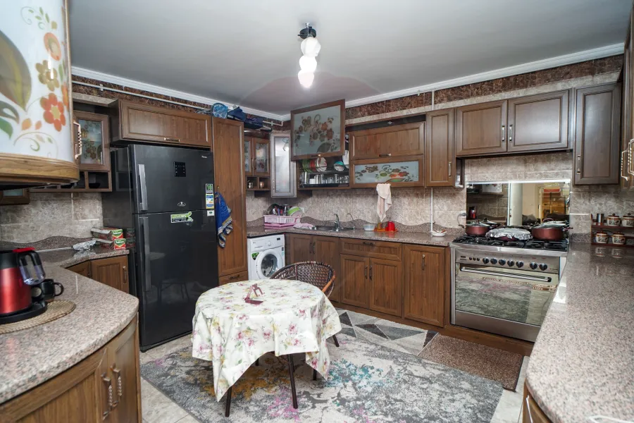 شقة للبيع 200 م لوران (ش الاقبال)