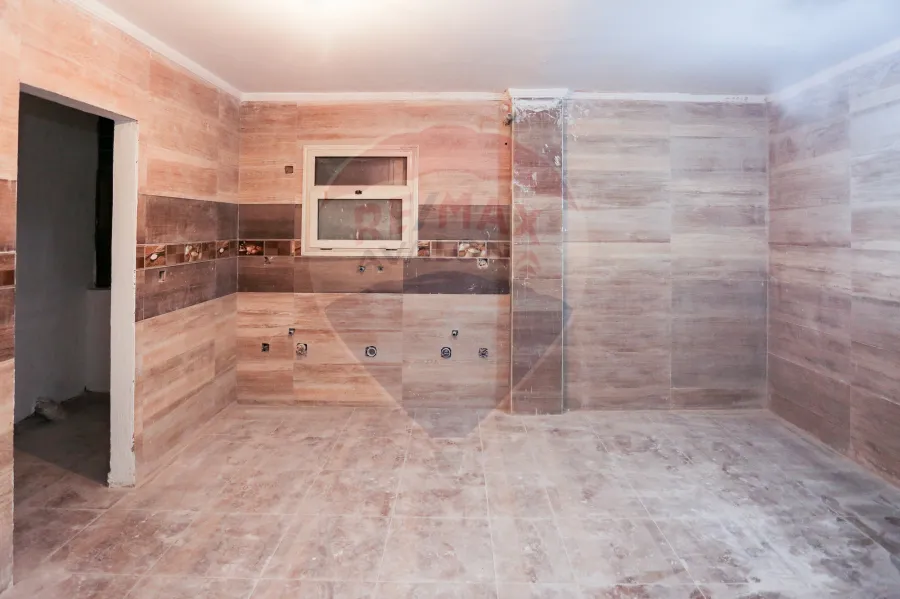 شقه للبيع 215 م رشدي (ش ابو قير مباشرة)