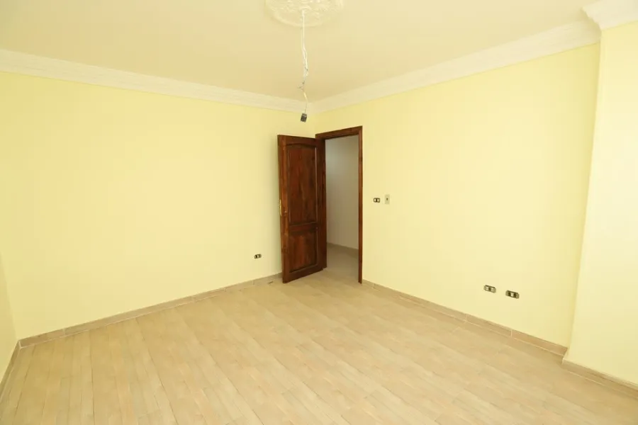 Apartment For Sale 164m El-Seyouf (Moustafa Kamel St.-Steps From Carrefour City Light )