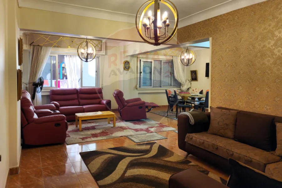 Apartment for sale 114 m net Smouha (directly in front of Zahran Mall)