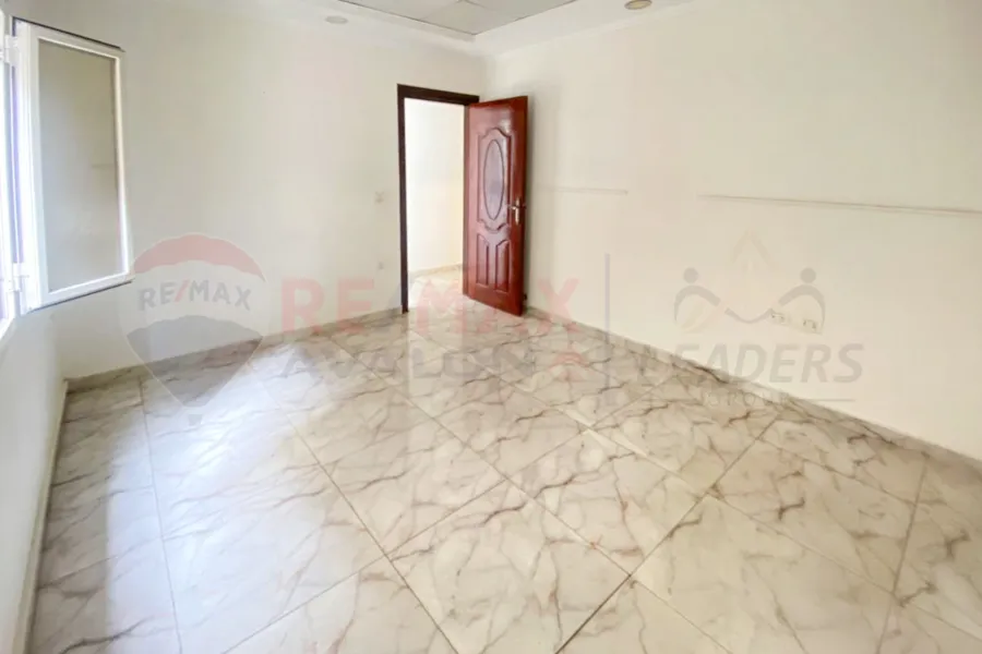 Licensed administrative headquarters for rent, 75 m Camp Caesar (directly on the tram)