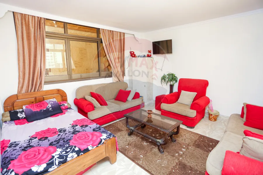 شقة للبيع 200 م لوران ( خطوات من ش شعراوى والبحر )