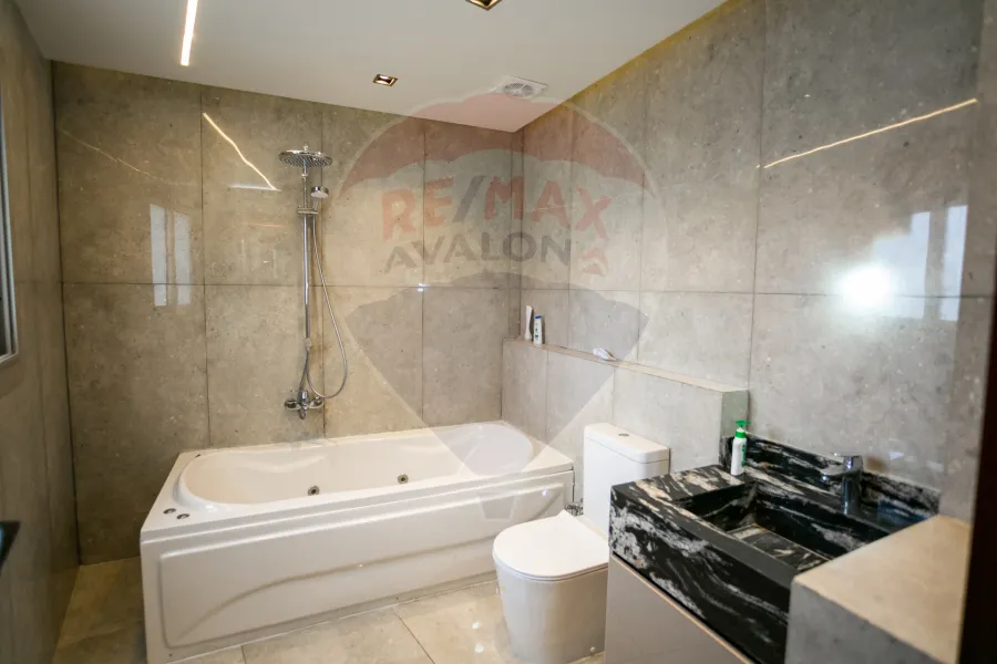 شقة للبيع 245 م سموحه (ش فوزي معاذ الرئيسي)