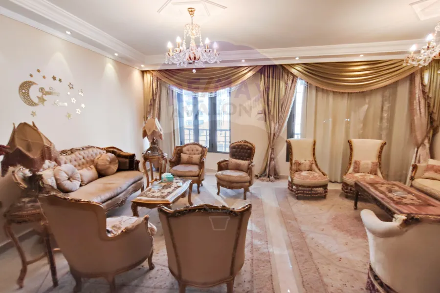 شقة للايجار المفروش 210 م لوران (تاني نمرة من البحر)