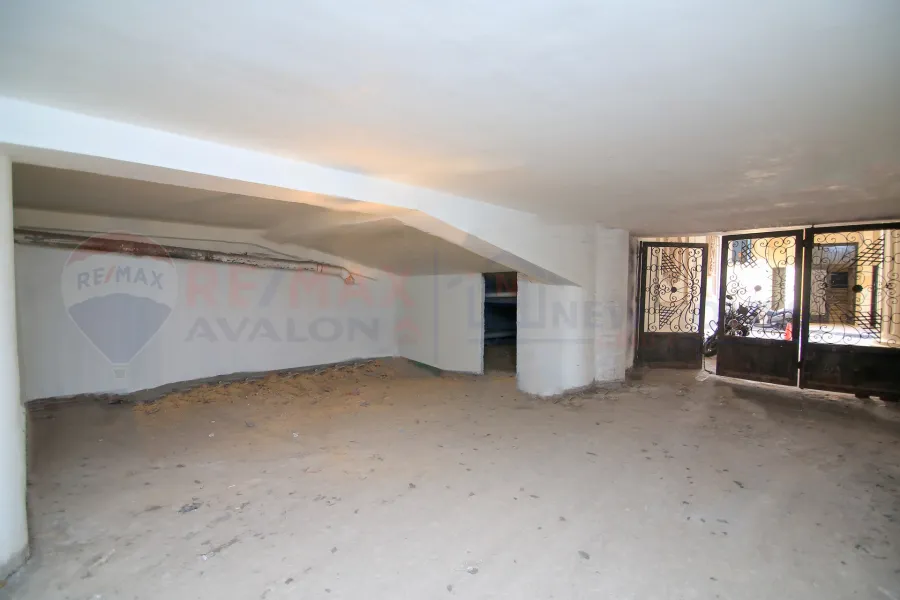 مسطح تجاري للايجار 550 م  جليم ( ش رسمي باشا )