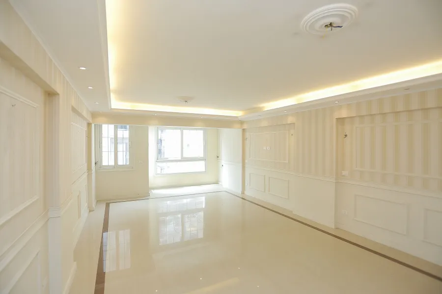 شقة للبيع 135 م السرايا (خطوات من البحر)