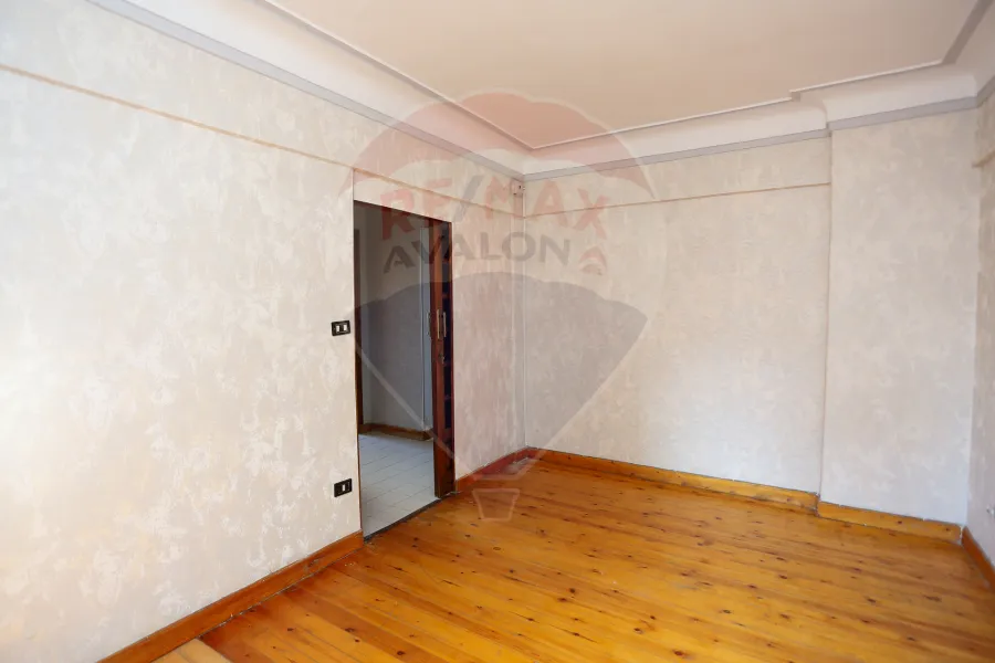 شقة للايجار 170 م كفر عبده (ش سكينة بنت الحسين)