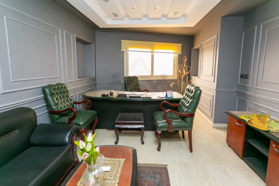 شقة للبيع 250 م الشاطبي (علي الترام مباشرة - خطوات من البحر)