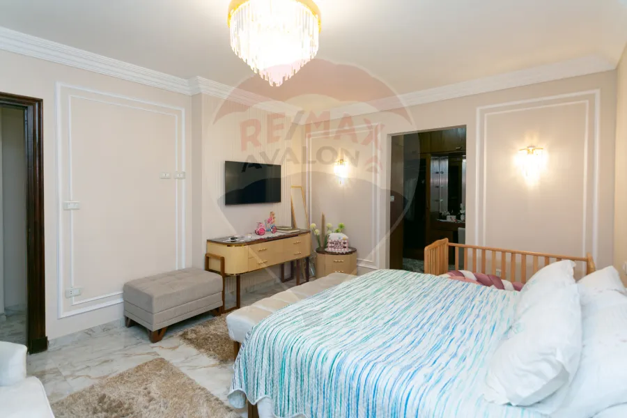 شقة للبيع 165 م محرم بك (ش قناة السويس)