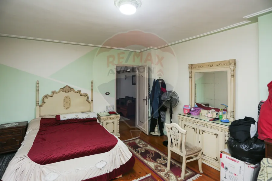 شقة للبيع 200 م سيدي بشر  (ش جمال عبد الناصر)