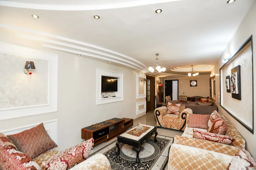 شقة للايجار مفروش  120 م سموحة (كومباوند فيروزة سموحة)