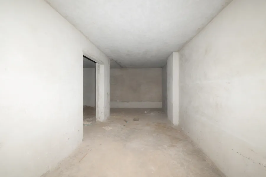 محل تجاري للبيع 83 م لوران ( ش عمر مختار )