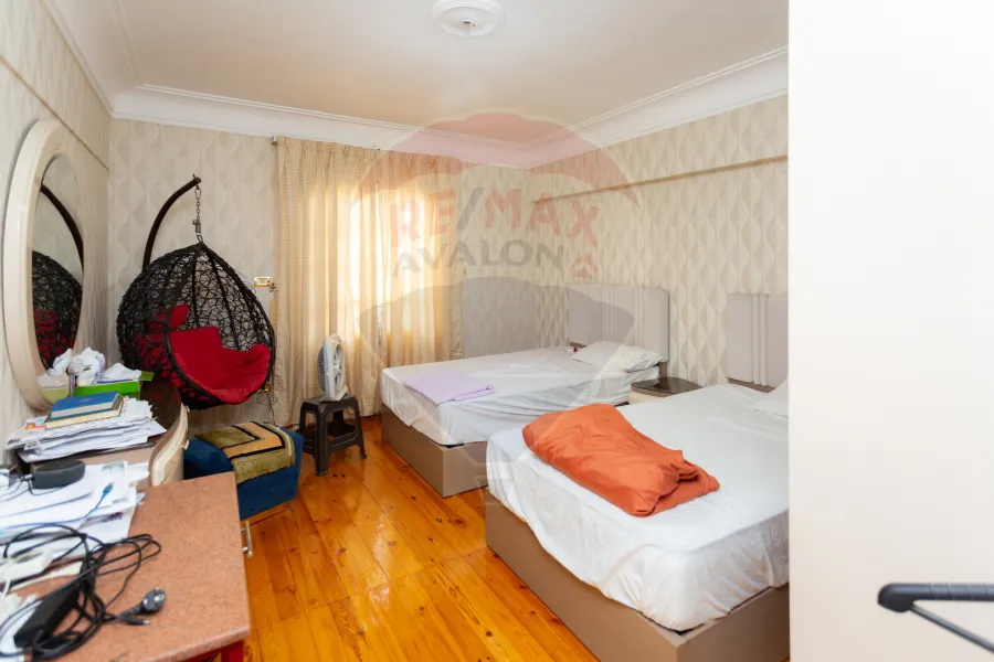 شقة للبيع 185 م رشدي (بين الترام و البحر)