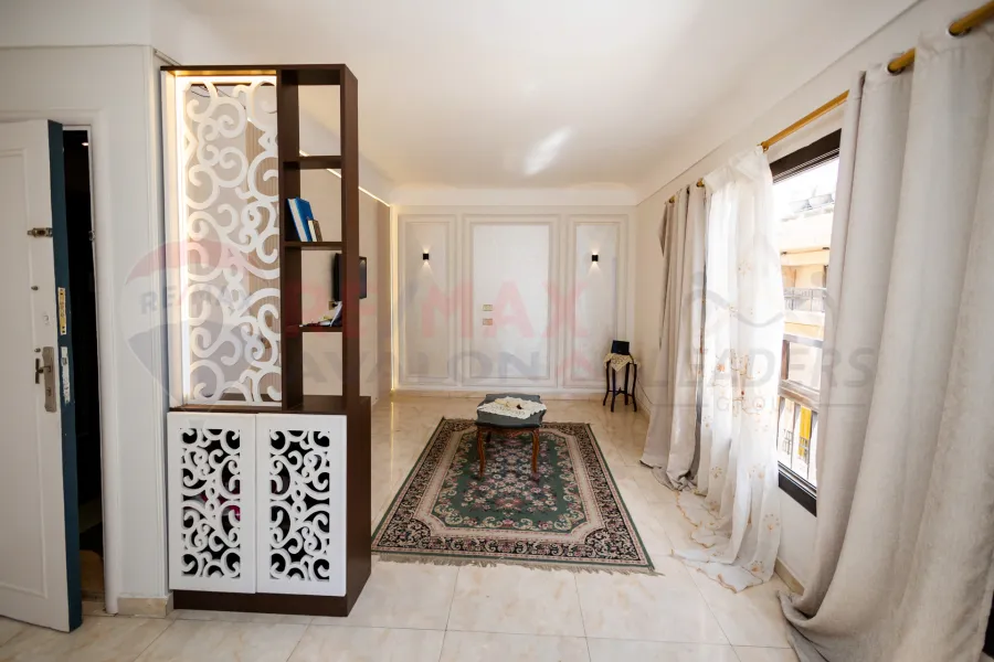 Apartment for rent 100 m Sidi Bishr (2nd number from sea)