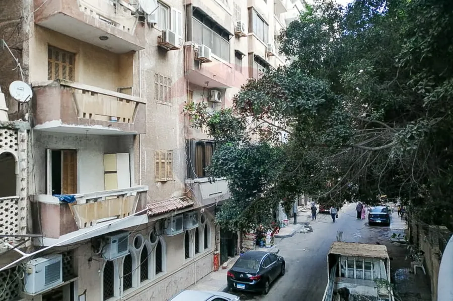 Apartment For Sale 210 m Stanly (Steps from the Sea.)