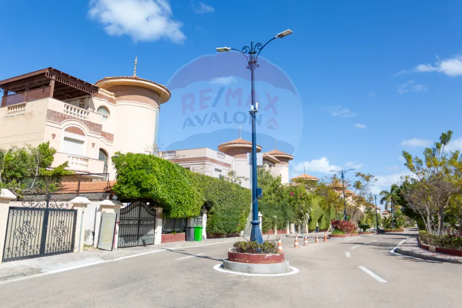 فيلا ستاند الون للبيع 620 م كينج مريوط (العروبة رويال)