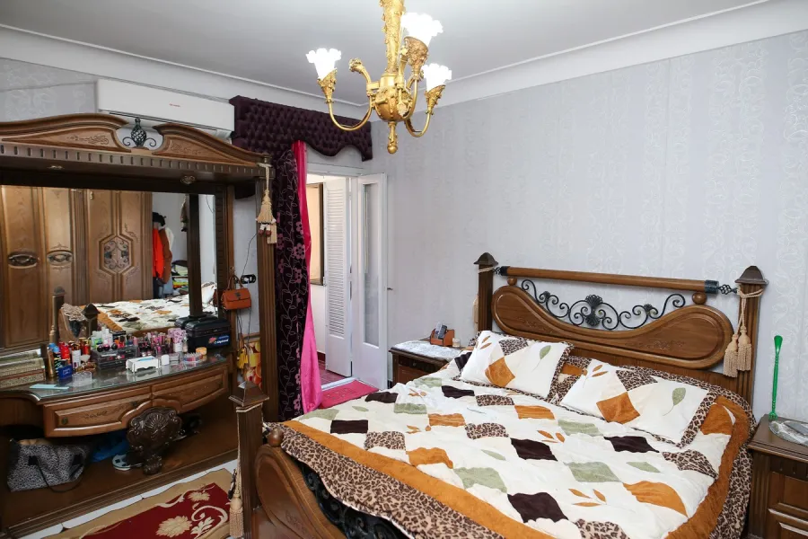 Apartment For Sale 190m Gleem (El-Ezaa St.- Steps From Abou Keir St.)