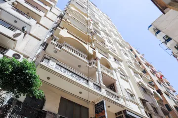 شقة للبيع 135م لوران ( بين الترام و شارع أبوقير )