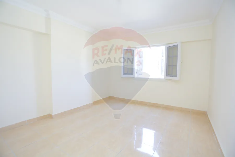 شقة للبيع 165 م سبورتنج (خطوات من نادى سبورتنج)