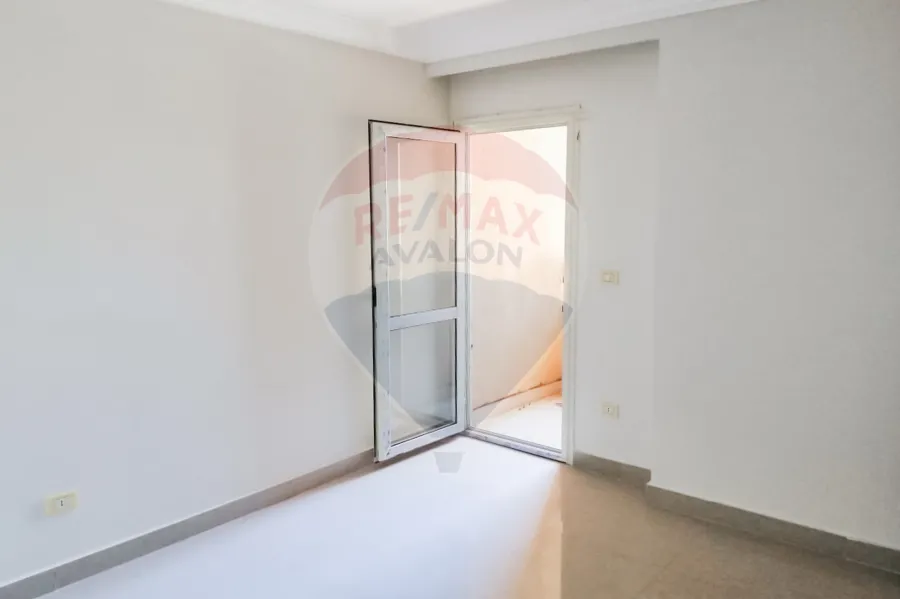 شقه للايجار 270 م سموحه (حي الفيلات )